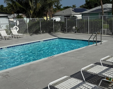 112 Sunset Boulevard - Photo Thumbnail 5