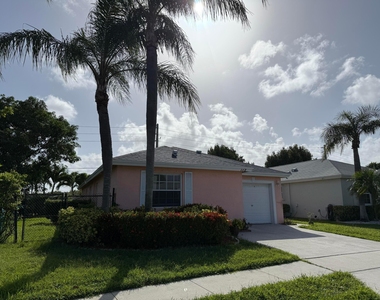 112 Sunset Boulevard - Photo Thumbnail 1
