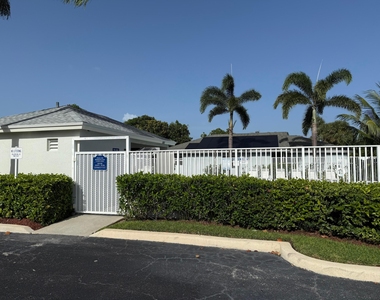 112 Sunset Boulevard - Photo Thumbnail 6