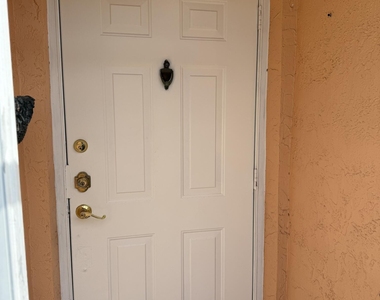 112 Sunset Boulevard - Photo Thumbnail 4