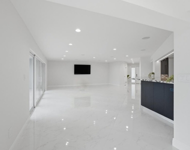 877 Ne 195th Street - Photo Thumbnail 8