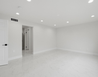 877 Ne 195th Street - Photo Thumbnail 38