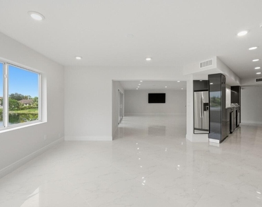 877 Ne 195th Street - Photo Thumbnail 14