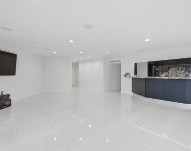 877 Ne 195th Street - Photo Thumbnail 11