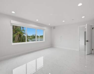 877 Ne 195th Street - Photo Thumbnail 21