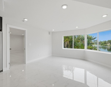 877 Ne 195th Street - Photo Thumbnail 17