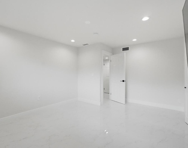 877 Ne 195th Street - Photo Thumbnail 41