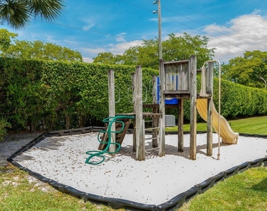 1602 Belmont Place - Photo Thumbnail 4