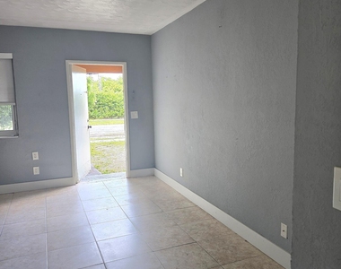 305 Sw 14th Street - Photo Thumbnail 4