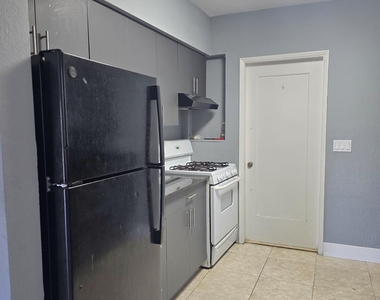 305 Sw 14th Street - Photo Thumbnail 5