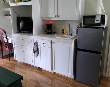 1825 Se Bowie Street - Photo Thumbnail 2