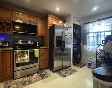 6575 W Oakland Park Boulevard - Photo Thumbnail 2