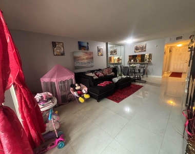 6575 W Oakland Park Boulevard - Photo Thumbnail 9