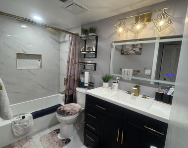 6575 W Oakland Park Boulevard - Photo Thumbnail 28