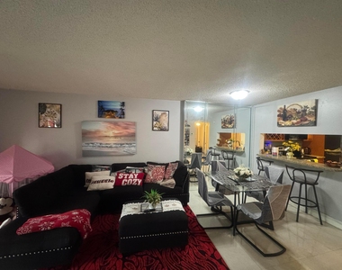 6575 W Oakland Park Boulevard - Photo Thumbnail 4