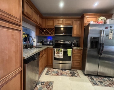 6575 W Oakland Park Boulevard - Photo Thumbnail 3
