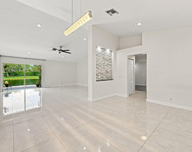 1590 Orion Lane - Photo Thumbnail 6