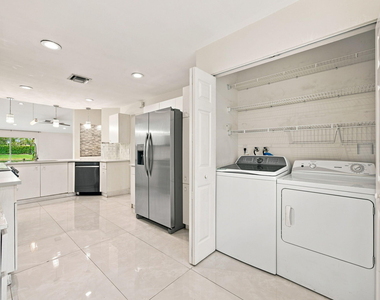 1590 Orion Lane - Photo Thumbnail 4