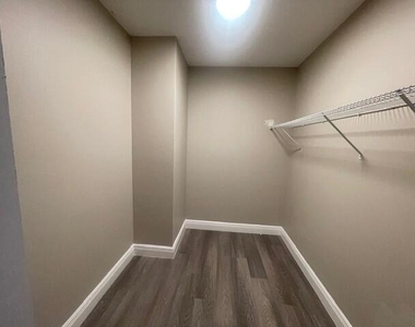 4393 Windsor Avenue - Photo Thumbnail 18