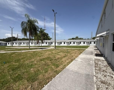 4393 Windsor Avenue - Photo Thumbnail 26