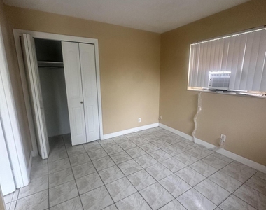 5644 Nw 14th Court - Photo Thumbnail 7