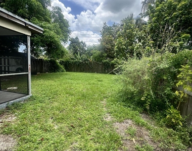 5644 Nw 14th Court - Photo Thumbnail 12