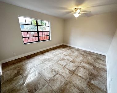4326 Woodstock Drive - Photo Thumbnail 13