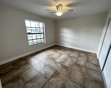 4326 Woodstock Drive - Photo Thumbnail 23