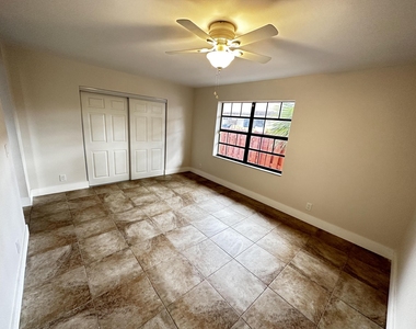 4326 Woodstock Drive - Photo Thumbnail 16