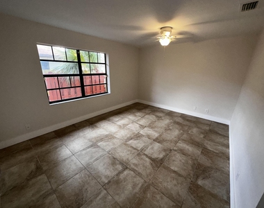 4326 Woodstock Drive - Photo Thumbnail 11
