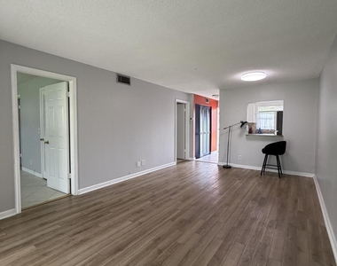 9915 Sandalfoot Boulevard - Photo Thumbnail 7