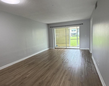 9915 Sandalfoot Boulevard - Photo Thumbnail 6
