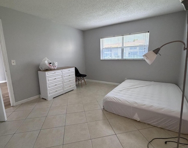 9915 Sandalfoot Boulevard - Photo Thumbnail 13