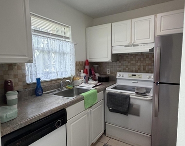 9915 Sandalfoot Boulevard - Photo Thumbnail 5