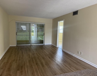 9915 Sandalfoot Boulevard - Photo Thumbnail 8
