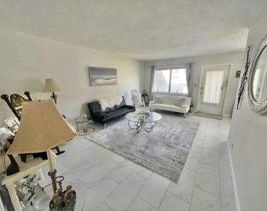 1920 Ne 51st Court Ne - Photo Thumbnail 1