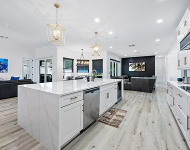 596 N Cypress Drive - Photo Thumbnail 11
