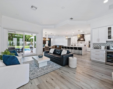 596 N Cypress Drive - Photo Thumbnail 6