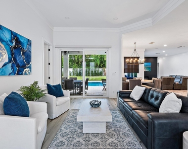596 N Cypress Drive - Photo Thumbnail 5