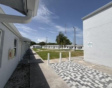 4393 Windsor Avenue - Photo Thumbnail 2
