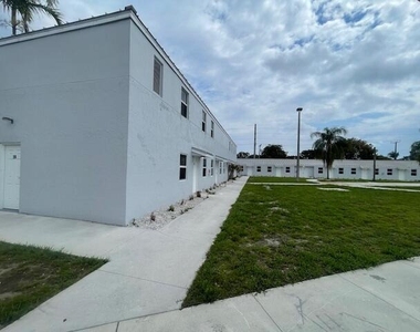 4393 Windsor Avenue - Photo Thumbnail 3