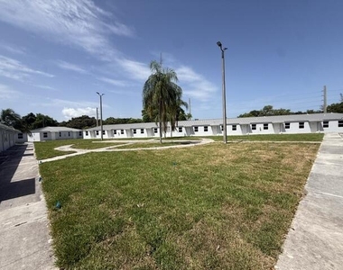 4393 Windsor Avenue - Photo Thumbnail 23