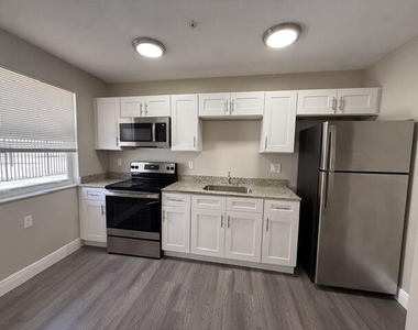 4393 Windsor Avenue - Photo Thumbnail 6