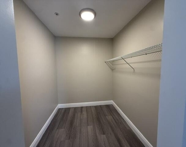 4393 Windsor Avenue - Photo Thumbnail 10
