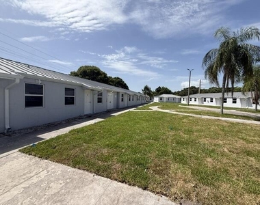 4393 Windsor Avenue - Photo Thumbnail 24