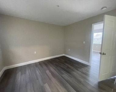 4393 Windsor Avenue - Photo Thumbnail 17