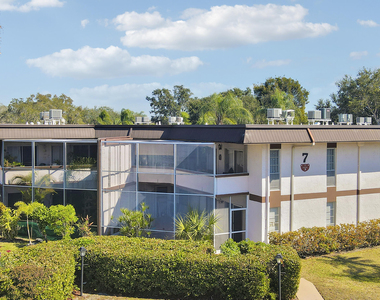 7 Greenway Village N - Photo Thumbnail 25