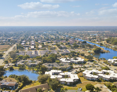 7 Greenway Village N - Photo Thumbnail 6