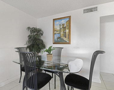 7 Greenway Village N - Photo Thumbnail 9