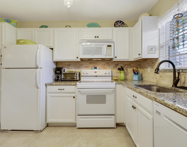 2929 Se Ocean Boulevard - Photo Thumbnail 9